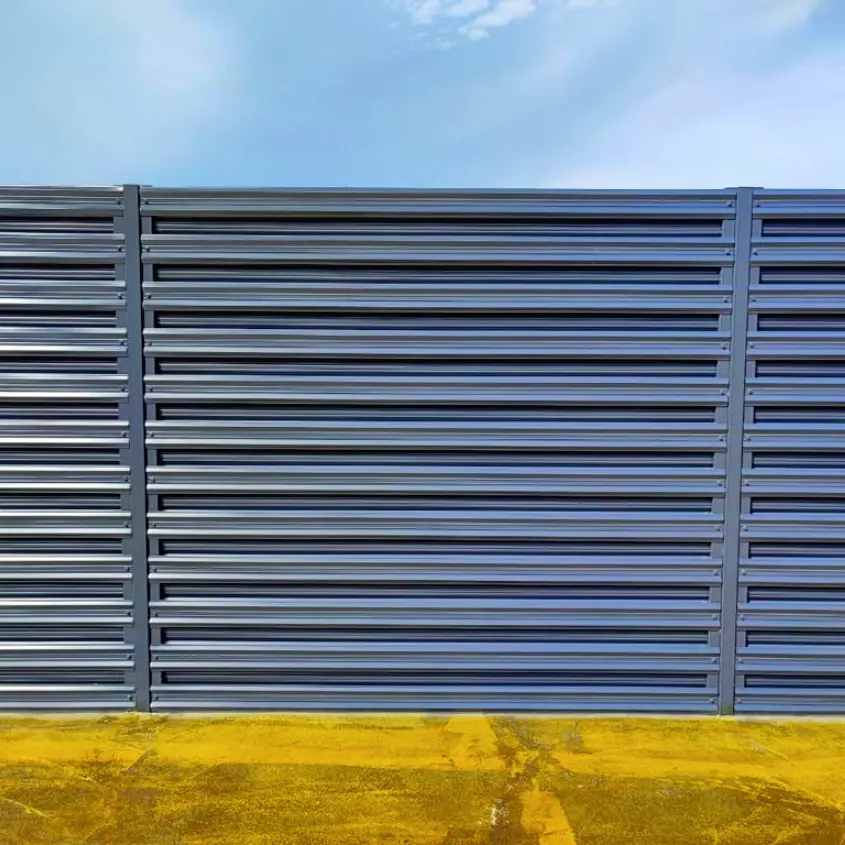 Фото 1 забор ранчо из штакетника Эко-М 7024 Серый Графит шахматка